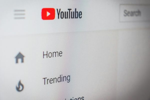 YouTube’un Algoritması Nasıl Çalışır? 2025 Güncellemeleriyle Görünürlük Artırma Taktikleri